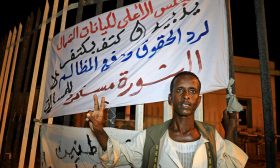 السودان: اعتقالات صحافيين وناشطين من دون محاكمة تقرع أجراس الخوف من استبداد محمي بالقانون