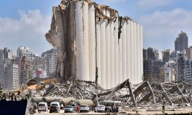 مجلس القضاء اللبناني يجتمع الثلاثاء مع قاضي مرفأ بيروت