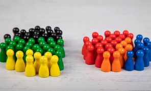 العودة إلى الحزبية السياسية النضالية