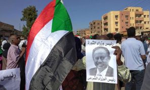 حمدوك يعود إلى منصبه رئيسا للحكومة بعد توقيع اتفاق مع الجيش- (فيديو)