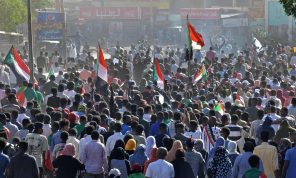 أطباء السودان: قتيل برصاص الجيش في احتجاجات الأحد بأم درمان – (صور)