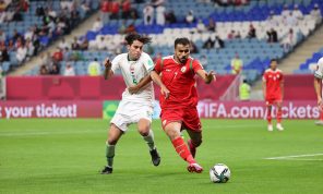 العراق بـ 10 لاعبين يتعادل مع عمان في كأس العرب