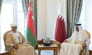 ترحيب واحتفاء واسع بزيارة سلطان عُمان إلى قطر وجلسة مباحثات رسمية مع الشيخ تميم 