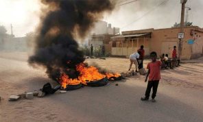 السودان: تظاهرات مرتقبة اليوم رفضا للانقلاب… والبرهان على حدود إثيوبيا