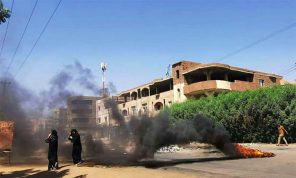 السودان: تمسك دولي بحمدوك… وأستاذ جامعي يرفض عرض العسكر لرئاسة الحكومة