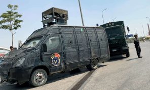 رغم وفاتهما.. السلطات المصرية تواصل إدراج مهدي عاكف وعصام العريان على قوائم الإرهاب