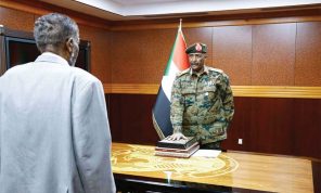 السودان: البرهان يكرّس «انقلابه» العسكري عبر مجلس سيادة برئاسته وعضوية داعم للتطبيع