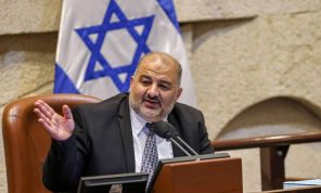 كيف أصبح منصور عباس الصوت الأصيل لليسار الإسرائيلي؟