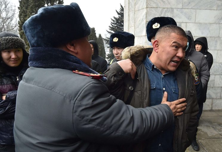 كازاخستان: “العنف السياسي” و”المظالم الاقتصادية” وراء الانتفاضة