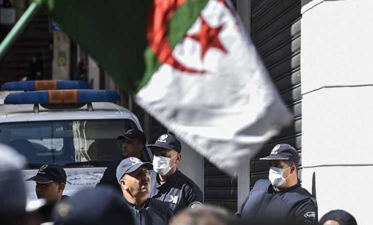 جون أفريك: مخاوف في الجزائر حيال إنشاء هيئة للتحقيق في ممتلكات موظفي القطاع العام