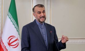 وزير الخارجية الإيراني يزور سلطنة عمان لتعزيز العلاقات وبحث القضايا الإقليمية