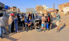 السودان: عصيان مدني وإغلاق شوارع في الخرطوم… و”تجمع المهنيين” يطالب بخروج البعثة الأممية