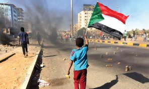 السودان: واشنطن ترهن مساعدتها بحكومة تضمّ مدنيين… والبرهان يعيّن 15 وزيرا