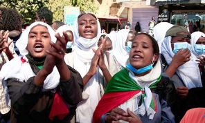 السودان: تظاهرات جديدة ضد الانقلاب اليوم… وجدل حول مبادرة حزب الأمة