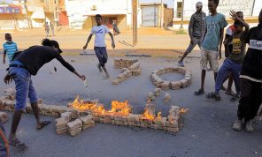 السودان: القمع يترافق مع تعميق العلاقة بإسرائيل… ووفد من الموساد التقى البرهان و”حميدتي”