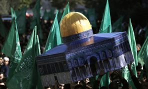 حرق صور نصر الله وسليماني في فعالية مساندة للاجئين السوريين في غزة وحماس ترفض