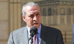 بوصلة الدوائر الأردنية تتجه بالتنسيق مع القاهرة وأبو ظبي لرعاية حسين الشيخ وفتح حوار مع دحلان والمشاركة في ترتيبات أمنية لمنع انهيار السلطة