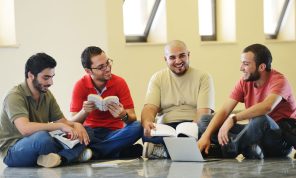 ضرورة ممارسة السياسة