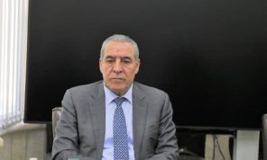 عباس يكلف حسين الشيخ بأمانة سر اللجنة التنفيذية لمنظمة التحرير الفلسطينية