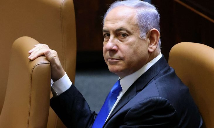 قناة عبرية: نتنياهو يحاول تشكيل حكومة بديلة تجنبه الانتخابات
