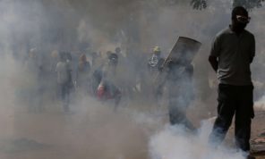 لجنة أطباء السودان المركزية: مقتل متظاهر بالرصاص خلال احتجاجات في أم درمان- (تغريدة)