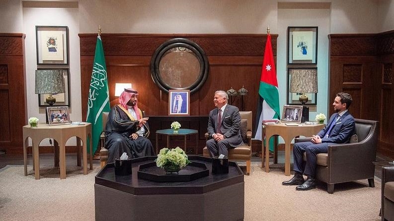 ملك الأردن وولي عهد السعودية يبحثان سبل التعاون والقضايا الإقليمية