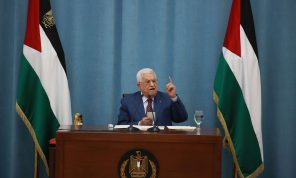 ليبراسيون: “محمود عباس يَفقد سلطته”