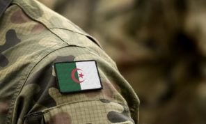 تبادل مناصب بين مديري المخابرات الداخلية والخارجية في الجزائر- (فيديو)