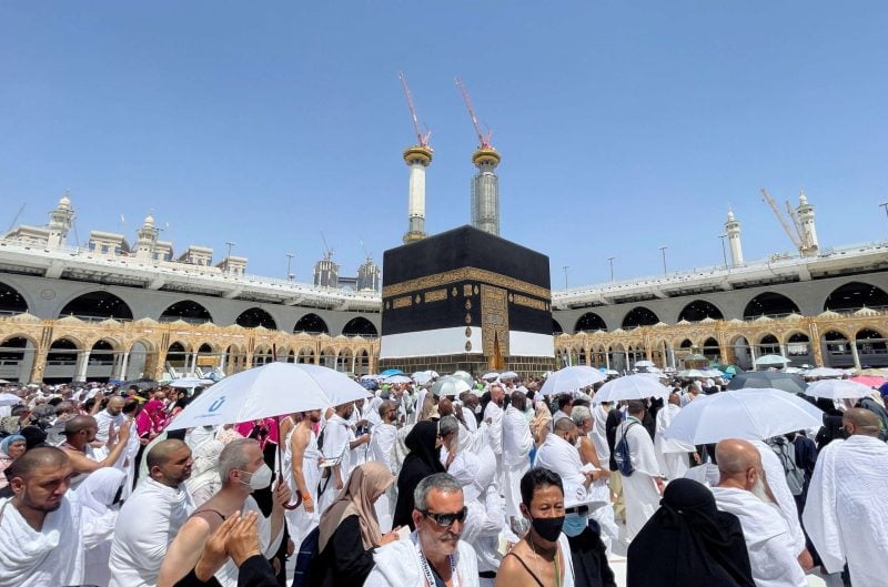 المسلمون يتدفقون إلى مكة 20220701105643reup-2022-07-01t105444z_1759100835_rc2v2v9dd0ef_rtrmadp_3_saudi-haj-noon-prayers.h-scaled-e1656675159561
