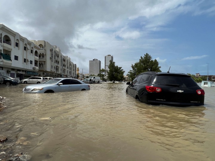 سيول تضرب الإمارات 20220728112506reup-2022-07-28t112240z_1388785154_rc2xkv9ucfnb_rtrmadp_3_emirates-weather-floods.h-scaled