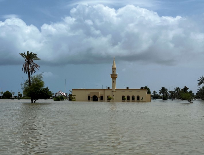 سيول تضرب الإمارات 20220728112628reup-2022-07-28t112243z_1655348996_rc2xkv9uicgk_rtrmadp_3_emirates-weather-floods.h-scaled