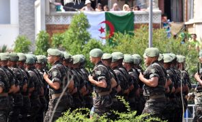 الجزائر تجهز قانونا يضاعف قوات الجيش في حال مهاجمة الحدود