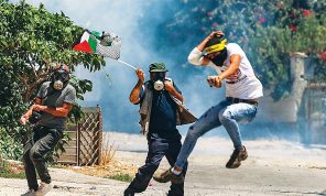 باحثان إسرائيليان: جملة أسباب خلف “الفوضى الفلسطينية”.. وإشراك الإمارات والأردن بالحلول لمنع الانفجار القادم 