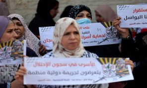 30 أسيرا فلسطينيا يخوضون إضرابا مفتوحا عن الطعام رفضا لاستمرار اعتقالهم الإداري