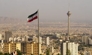 القضاء: إيران تنفذ اعتقالات في قضية اغتيال عقيد بالحرس الثوري