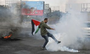 تشييع شهيد في جنين وإصابة العشرات في مواجهات فك الحصار عن نابلس.. ورايات “عرين الأسود” في الأقصى