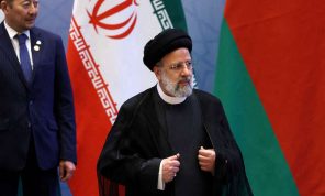 مقتل 15 شخصا في هجوم على مرقد شيعي في إيران.. وتنظيم “الدولة” يعلن المسؤولية