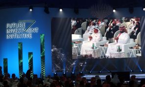 نيويورك تايمز: رجال الأعمال يتجاهلون دعوات بايدن بتقديم مصلحة بلدهم ويتدفقون على الرياض للمشاركة بمؤتمر استثماري