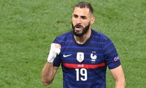منتخب الديوك دون معالم لكن مع الذكريات