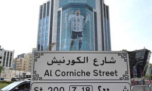 الدوحة… نجوم العالم  يتسيدون واجهات البنايات