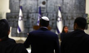 هل تختلف إسرائيل 2022 عن إسرائيل 1984؟ وهل يتجلى الفرق بتصرفات هرتسوغ الأب وهرتسوغ الابن؟