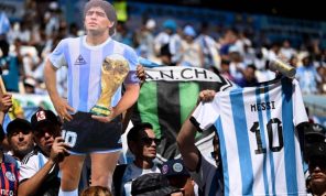 السعودية أمام مواجهة من العيار الثقيل.. ومارادونا الغائب الحاضر بين جماهير الأرجنتين