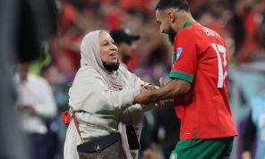 التايمز: اللاعبون المغاربة أضفوا جوا شاعريا على كأس العالم والأمهات هنّ الرمز