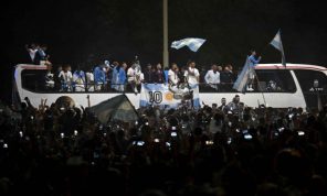 الجماهير الأرجنتينية تستقبل منتخب الأرجنتين