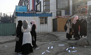 مجموعة السبع: معاملة طالبان للنساء يمكن أن تمثل “جريمة ضد الإنسانية”