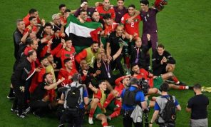 عن الأسود والكبرياء.. كيف حفّز إنجاز المغرب النقاش حول الهوية العربية وذكّر بقضية فلسطين؟