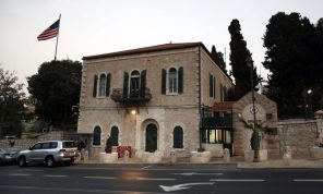 مؤرخ فلسطيني يتساءل إن كانت أمريكا ستبني سفارتها على أرض صادرتها إسرائيل من أجداده في القدس
