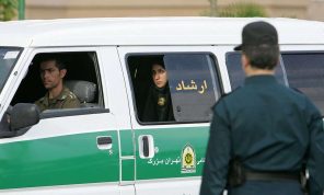 إيران تعتزم تخفيف عقوبات عدم ارتداء الحجاب “بشكل سليم”