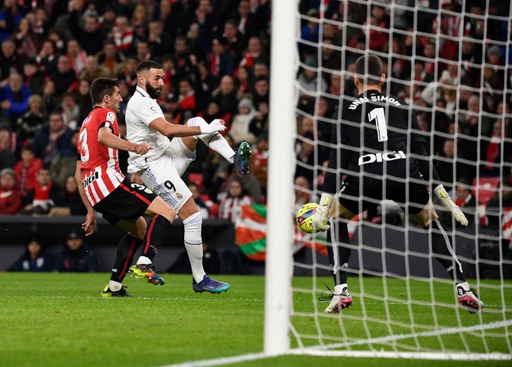 بنزيمة وكروس يقودان ريال مدريد للفوز في بيلباو
