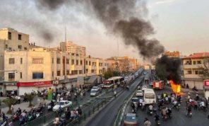 واشنطن بوست: تظلمات اقتصادية وراء غضب الإيرانيين وبحثهم عن تغيير النظام